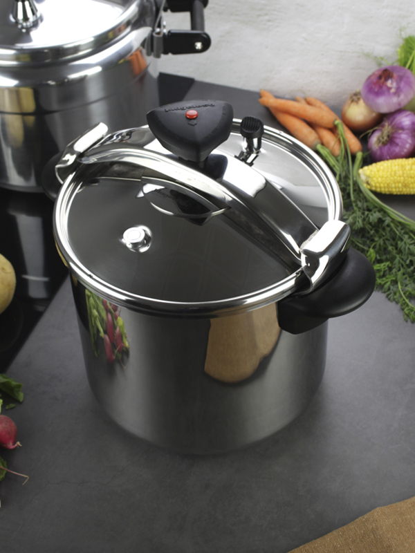 Magefesa Star fast pressure cooker in the table with food