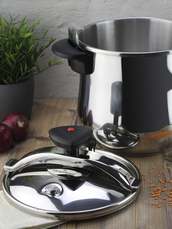 Magefesa Satr belly fast pressure cooker in the table